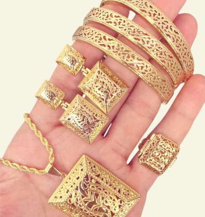 طقم ذهبي  بلدي تقليدي مغربي فاخر -  قلادة، أقراط، خاتم و ثلاثة أساور