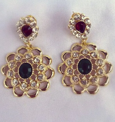 أقراط الأعراس و المناسبات ذهبية فاخرة مطلية بالذهب – تصميم فخم و أنيق